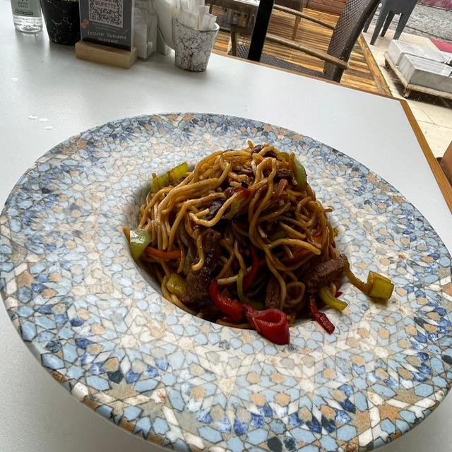 Etli ve Sebzeli Noodle 